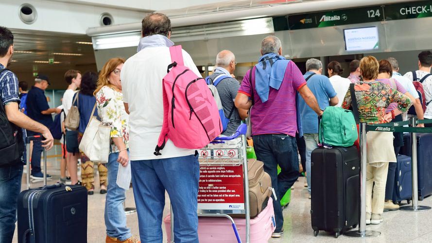 Аэропорт, регистрация и досмотр багажа