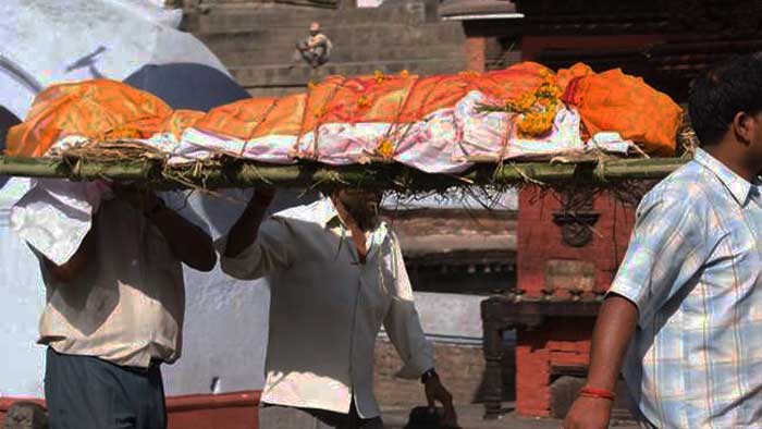 Индийский фермер ожил во время собственных похорон