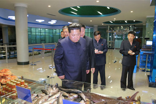 Ким Чен Ын посетил новый рыбный ресторан