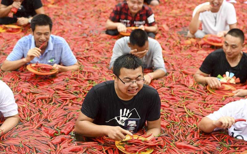 Конкурс по поеданию перца чили на скорость прошёл в Китае