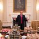 Угощающий бургерами Трамп разлетелся на мемы