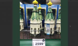В РПЦ пытаются вразумить производителя бутылки водки в форме часовни