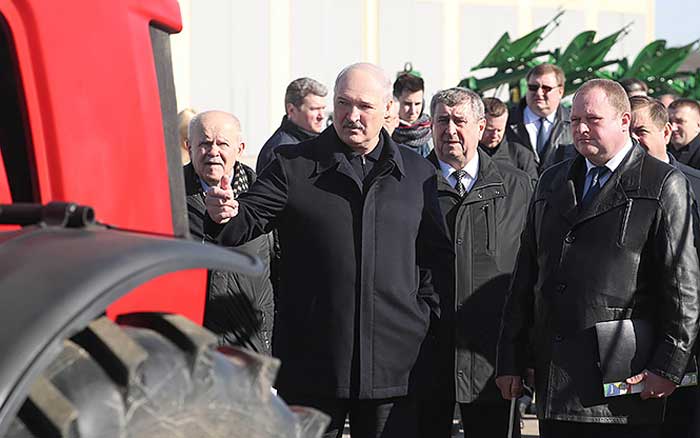 Лукашенко: по старинке в сельском хозяйстве работать нельзя — это беда