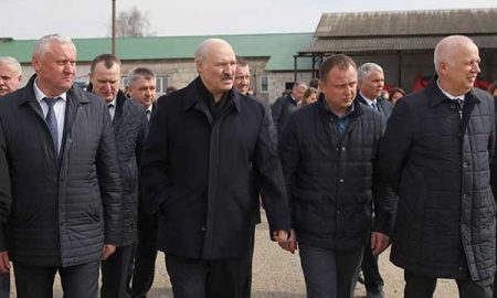 Лукашенко хочет «догрузить» крупные предприятия колхозами и совхозами