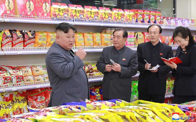 Ким Чен Ын посетил самый современный супермаркет Пхеньяна накануне его открытия