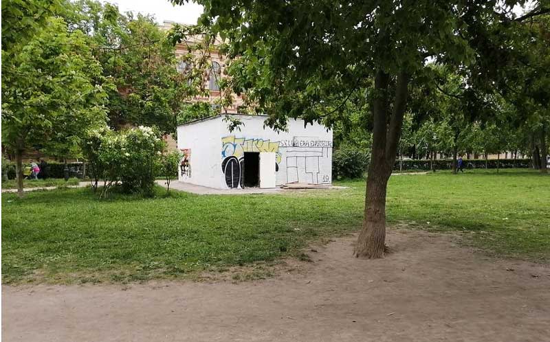 Общественные туалеты в парках Петербурга превращают в кафе