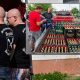 Жители немецкого городка скупили все пиво перед неонацистским рок-фестивалем