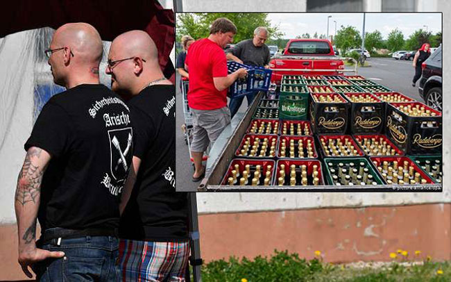 Жители немецкого городка скупили все пиво перед неонацистским рок-фестивалем