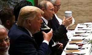 G20 в Осаке: Путин пришёл на ужин со своим термосом