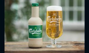 Carlsberg представила биоразлагаемую бутылку из бумаги для пива