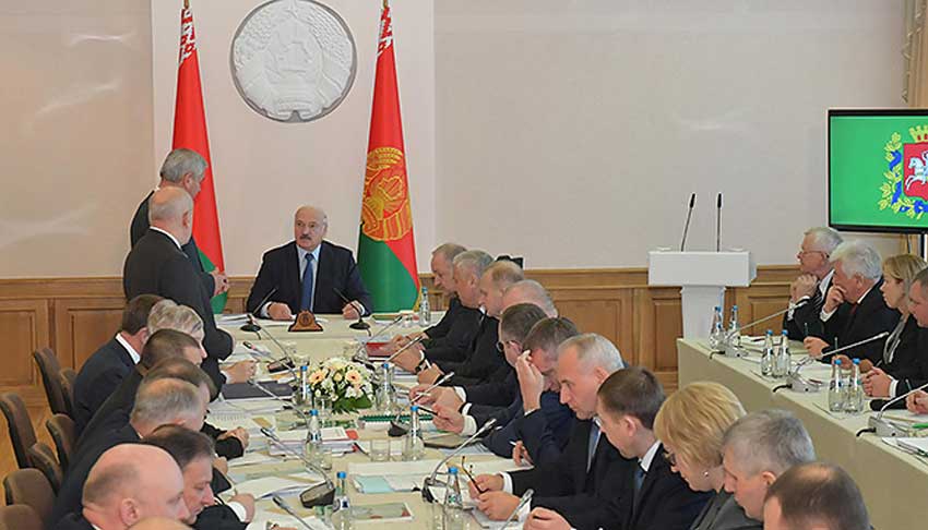 Лукашенко — руководству Витебской области: вы отвратительно работаете, я вас всех в тюрьму отправлю