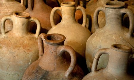 Древние амфоры использовались для хранения вина