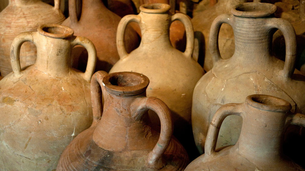 Древние амфоры использовались для хранения вина