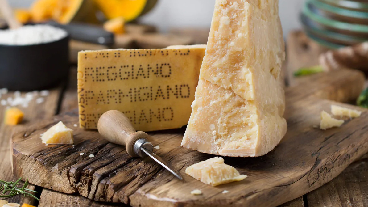 Знаменитые сыры. Пармезан. Сыр популярный. Т самый сыр. Пармезан фестиваль сыров.