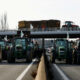 Протестующие фермеры во Франции окружили Париж